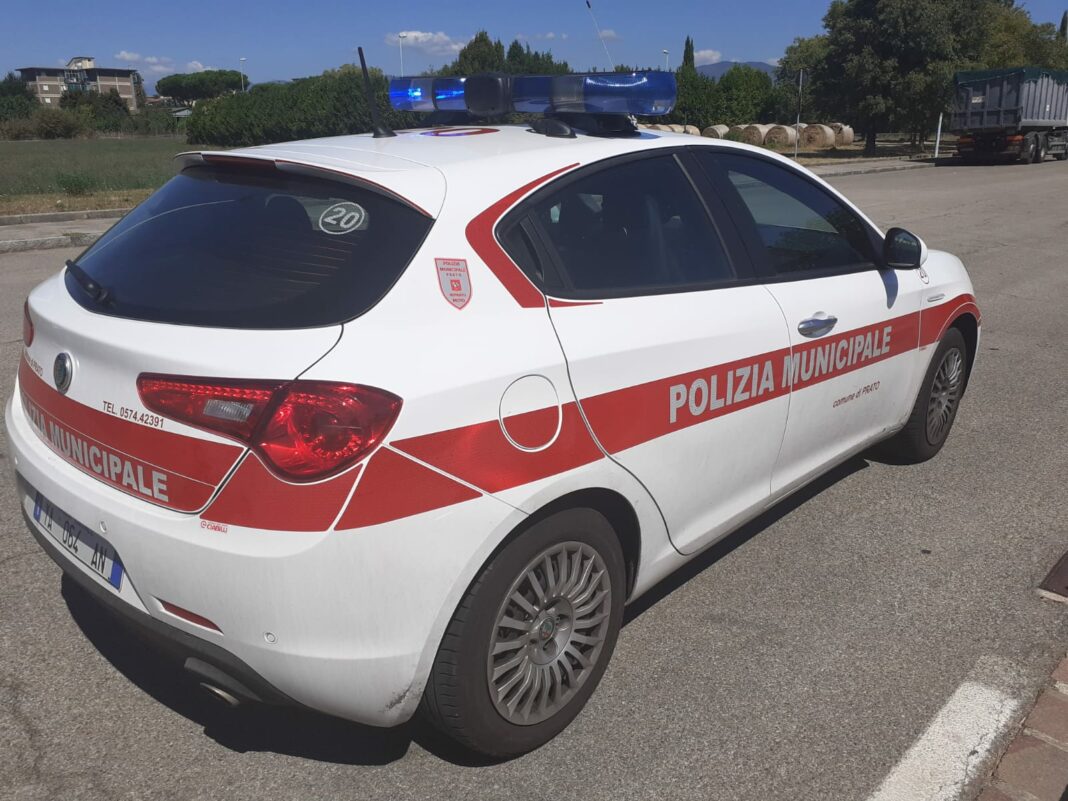 Bimba di due anni chiusa in auto. Salvata da Polizia Municipale