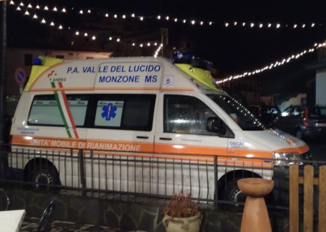 Ambulanza coinvolta in un incidente a Fivizzano: muore il paziente, altri due feriti