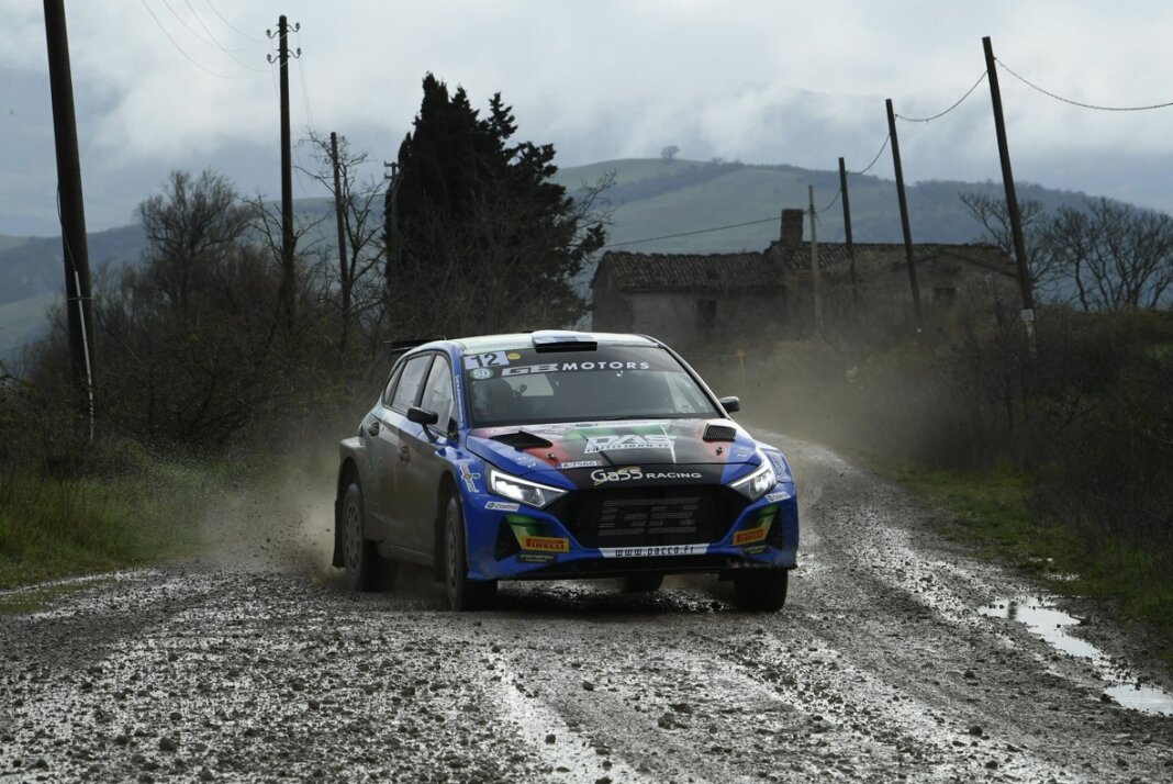 Il finlandese Benjamin Korhola chiude il testa la prima giornata del Rally della Val d'Orcia