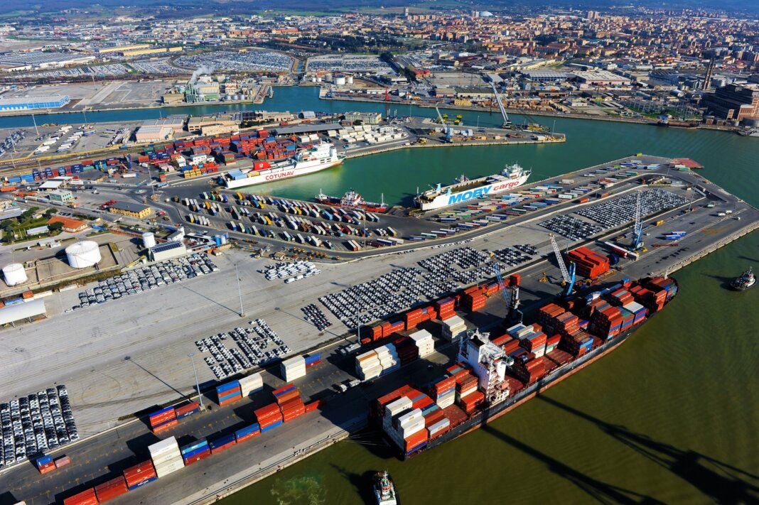 Nuovo bando per la concessione del terminal Ltm a Livorno, ci sarà la clausola sociale