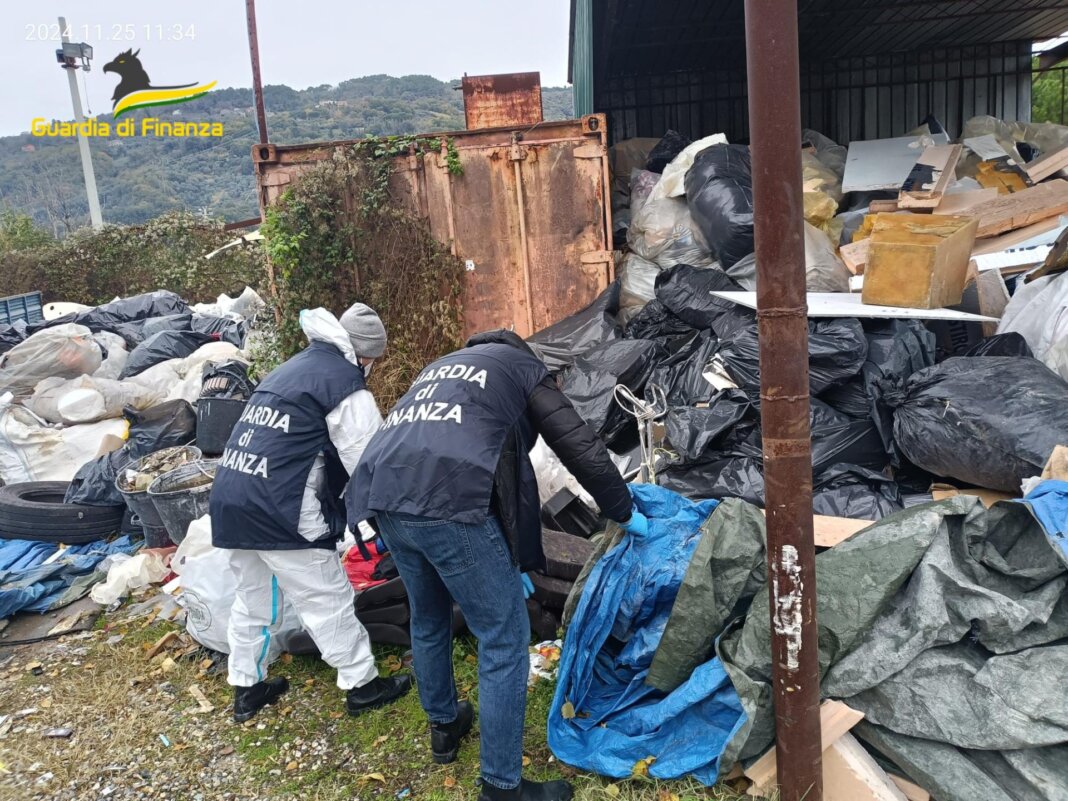 Due discariche abusive di rifiuti speciali ad Albiano Magra: denunciati in otto