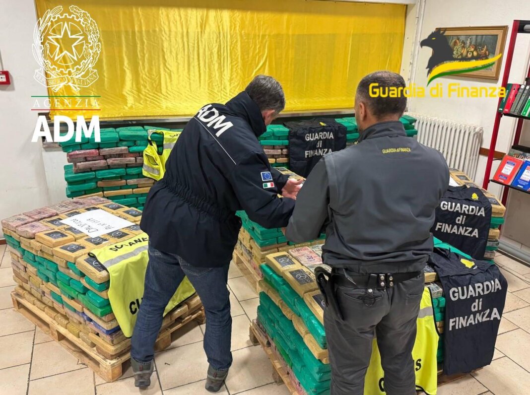 Nel container al porto di Livorno due tonnellate di cocaina purissima