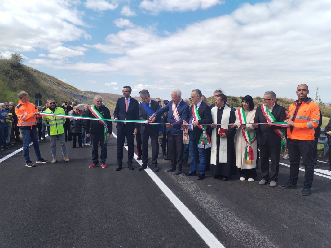 A quasi vent'anni dal primo progetto inaugurata la variante di Castelnuovo Val di Cecina