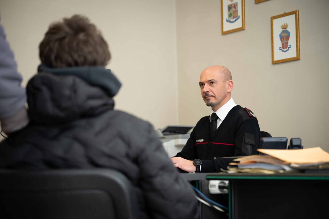 Pornografia minorile ed estorsione: tre minorenni nei guai a Lucca