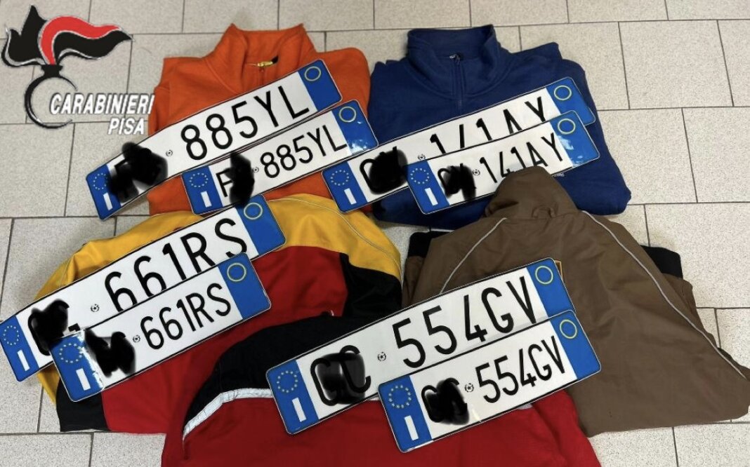 Tentano di farsi consegnare 100mila euro di scarpe, ma sono falsi corrieri: denunciati