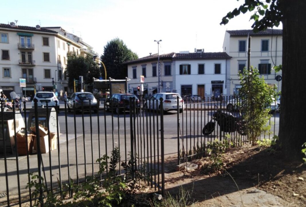 Morti due senza fissa dimora in zona Piazza Tasso a Firenze: manifestazione spontanea per ricordarli