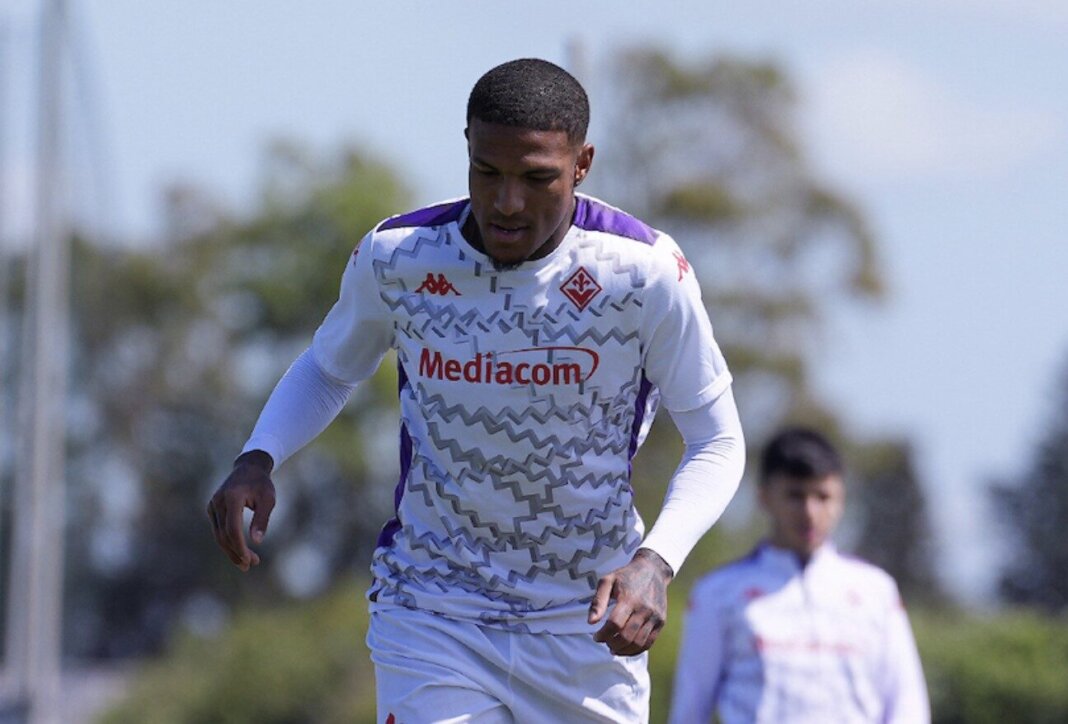 Fiorentina a Cagliari per recuperare il match rinviato: Dodo e Pablo Marì in campo dal 1'