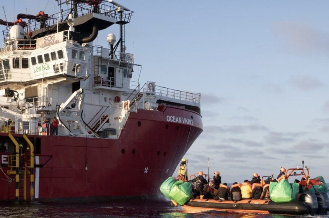 Due nuovi salvataggi nel Mediterraneo: Ocean Viking sbarcherà a Marina di Carrara