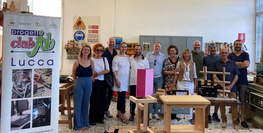 Gli operatori del Club Job insieme all'assessore Moreno Bruni
