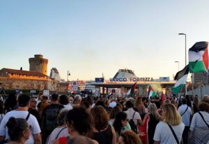 Livorno in piazza per la Palestina: migliaia di persone in corteo fino al porto