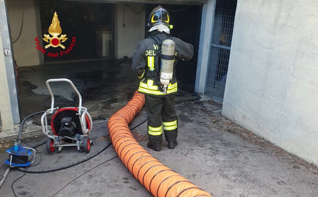 San Casciano Val di Pesa, paura per l'incendio di un garage
