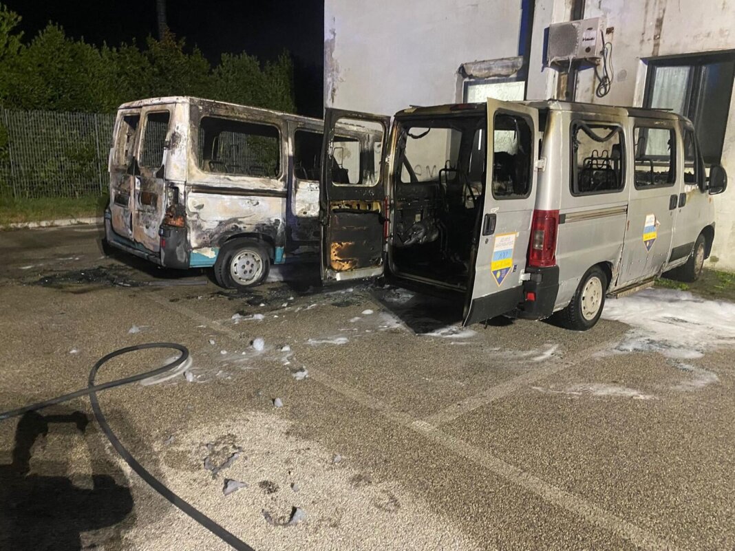 Santa Maria a Monte, in fiamme due mezzi di una società sportiva