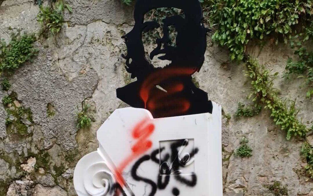 statua che Guevara Carrara